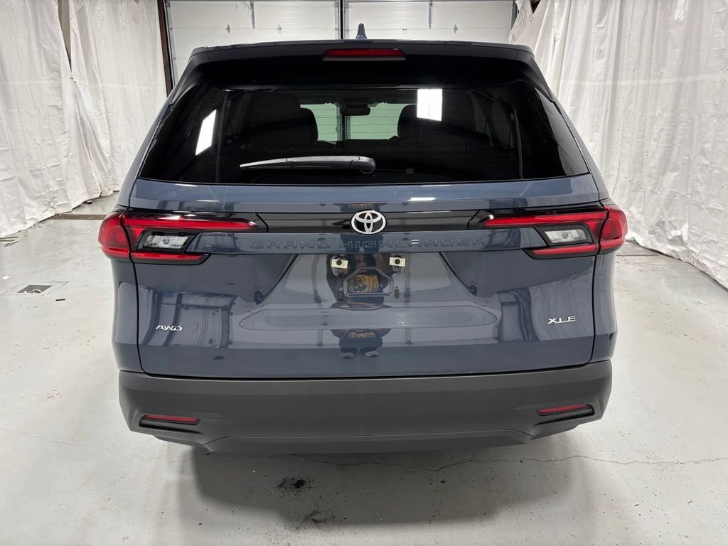 Used 2025 Toyota Grand Highlander AWD image 6