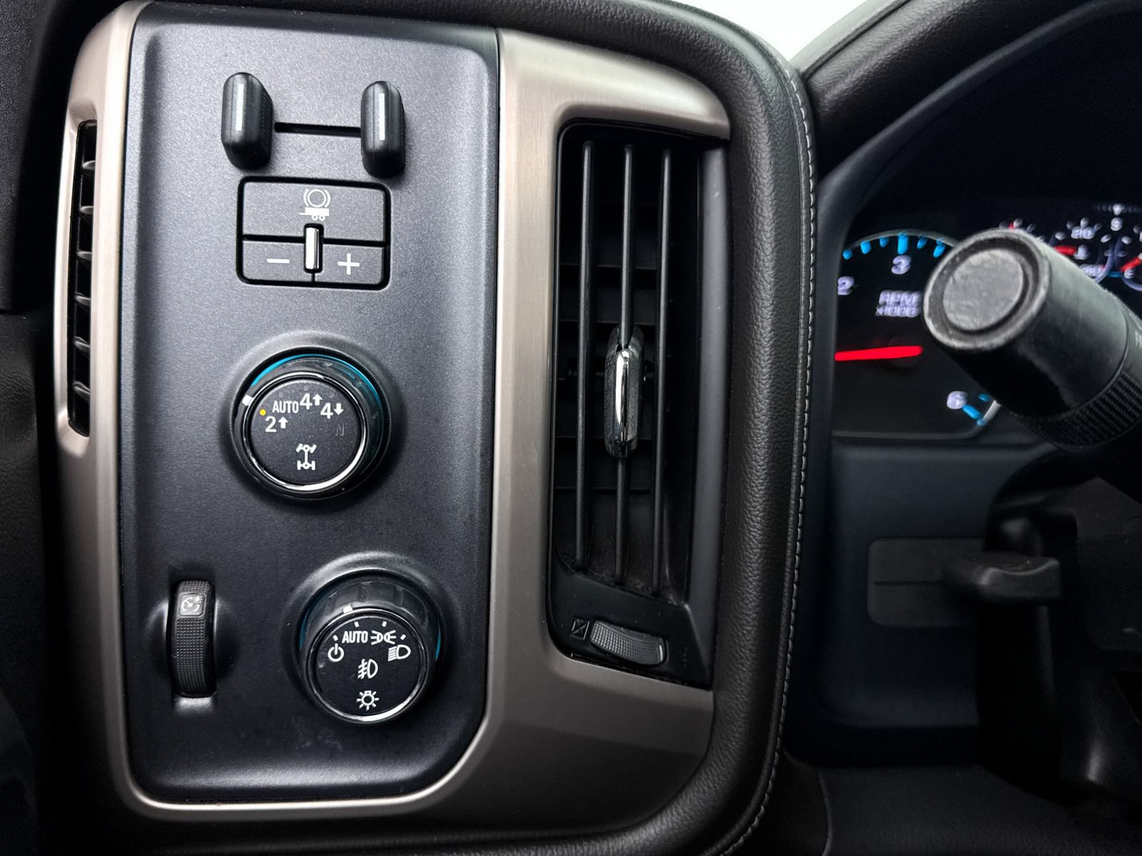 Used 2017 GMC Sierra 1500 Denali w/ Denali Ultimate Package AWD/4WD image 8