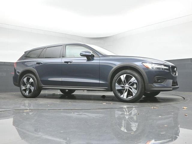 Used 2024 Volvo V60 B5 Cross Country Plus image 36