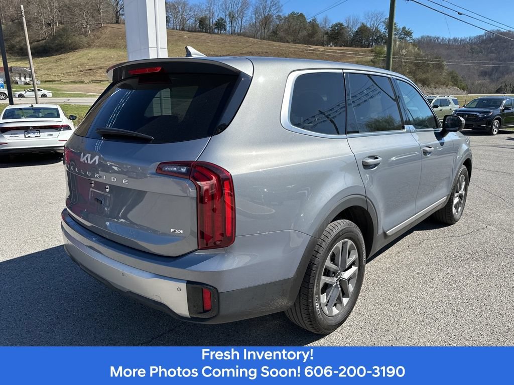 Used 2023 Kia Telluride LX AWD/4WD image 5