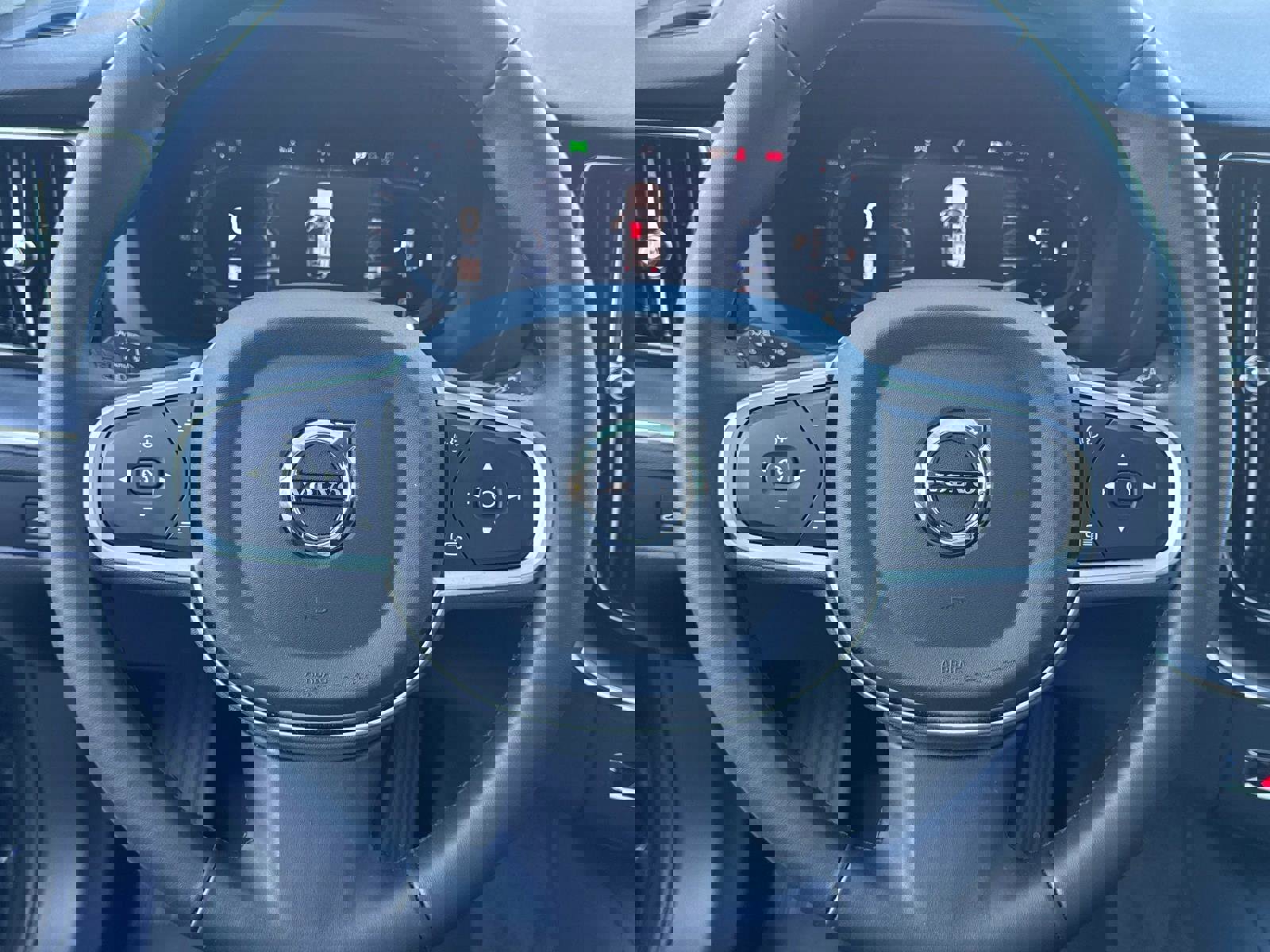 New 2025 Volvo XC60 B5 Core w/ Climate Package image 35