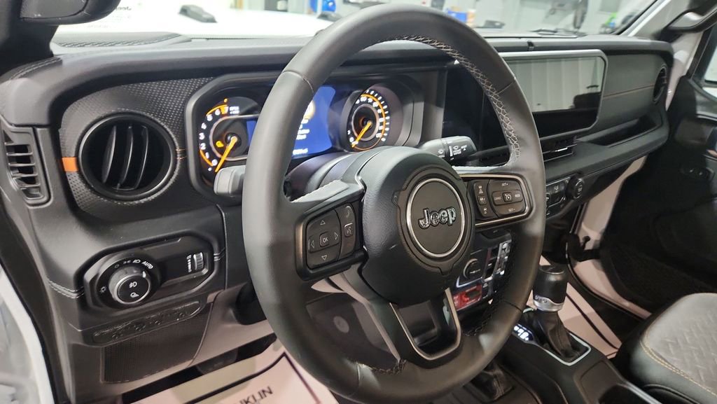 Used 2025 Jeep Gladiator Mojave image 18