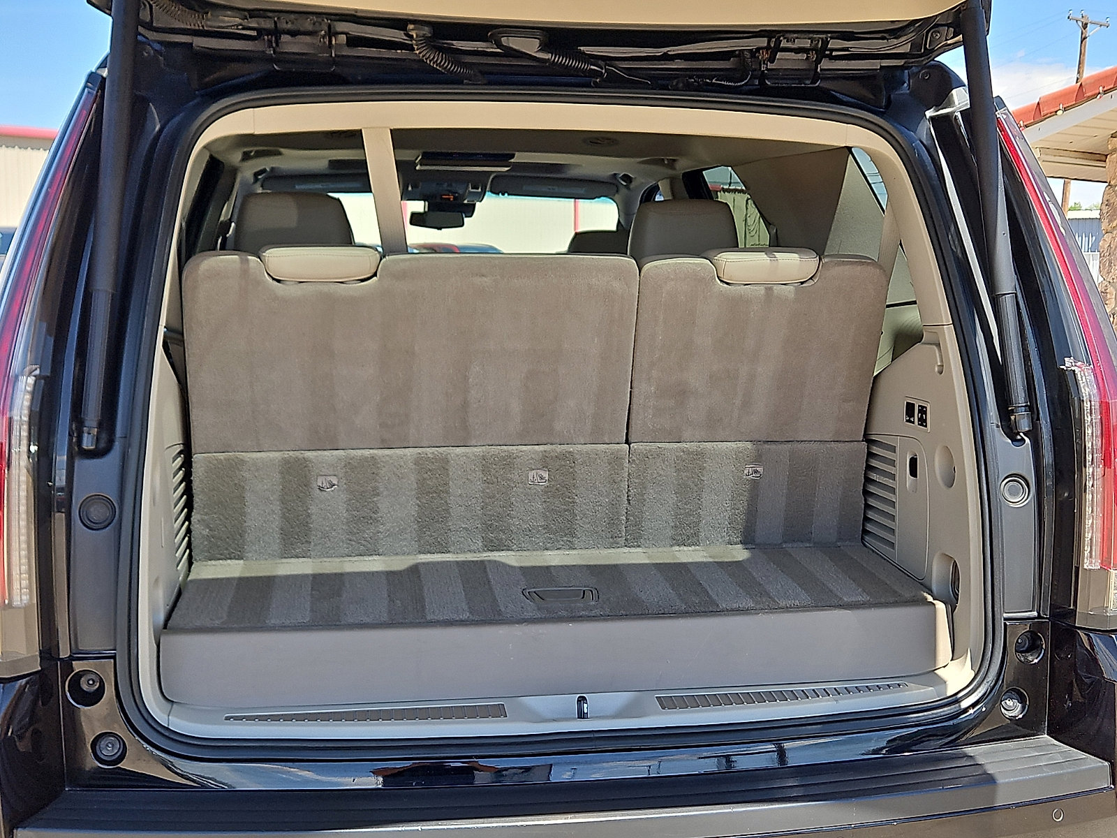 Used 2020 Cadillac Escalade Luxury image 7