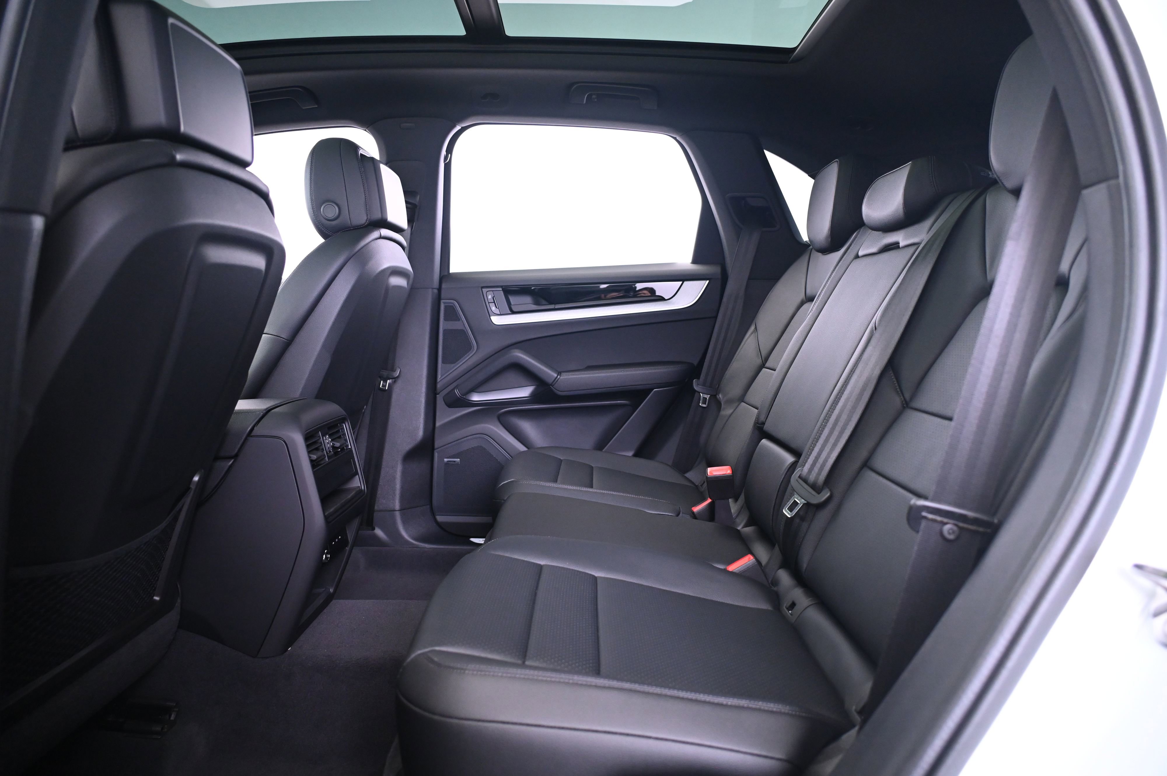 Certified 2025 Porsche Cayenne image 33