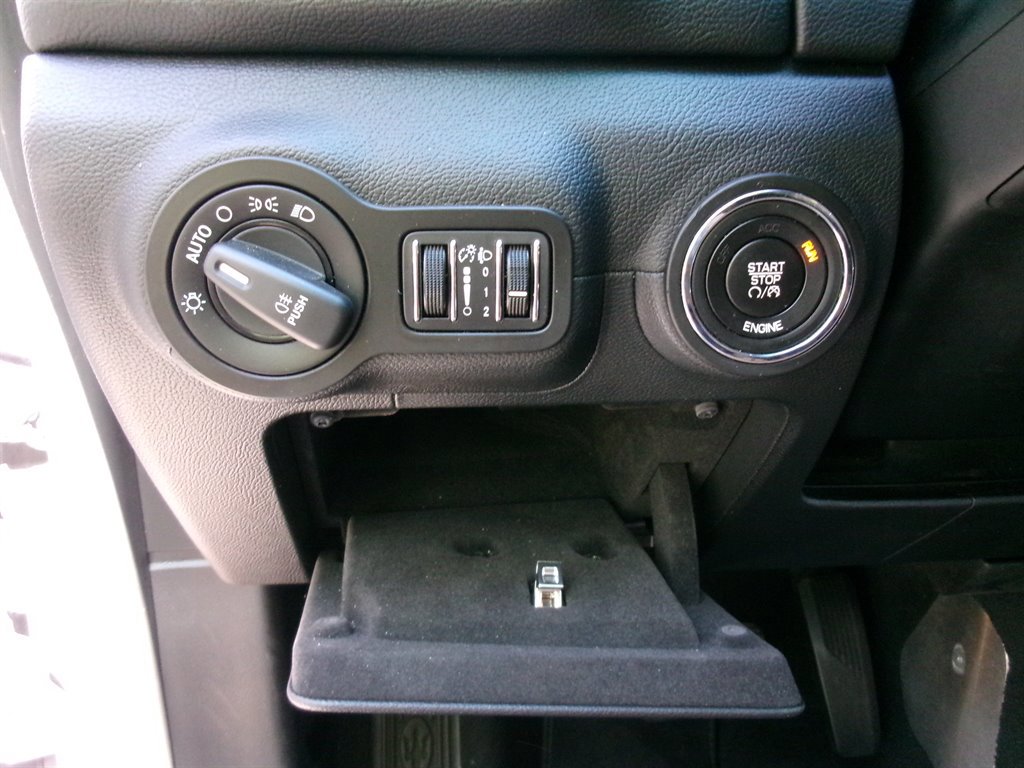 Used 2016 Maserati Ghibli RWD image 32