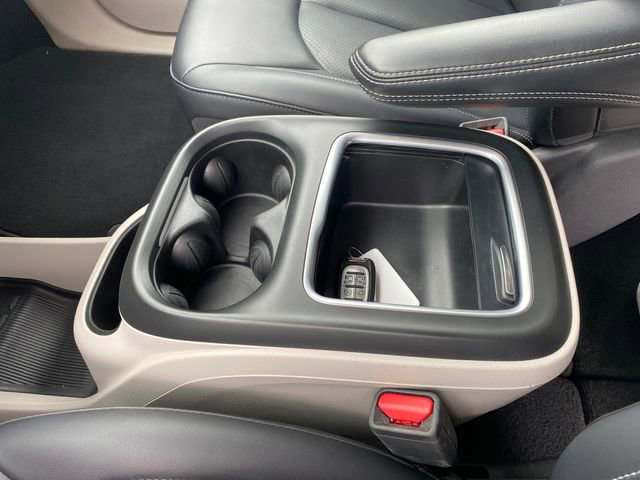 Used 2024 Chrysler Pacifica Touring-L FWD image 13