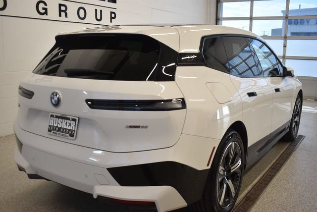 Used 2023 BMW iX xDrive50 w/ Sport Package AWD/4WD image 4