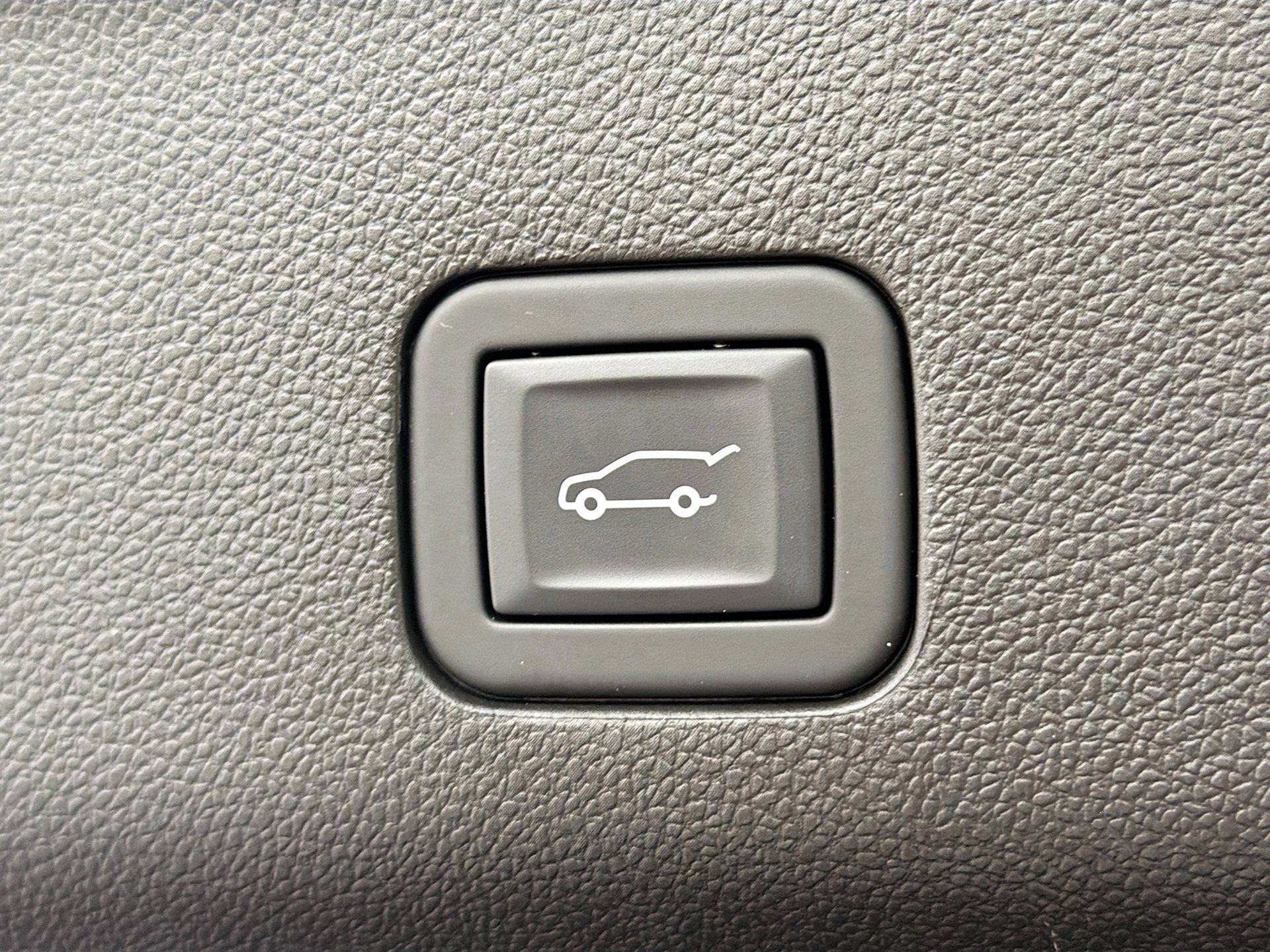 Used 2023 Chevrolet Suburban RST w/ Luxury Package RWD image 14