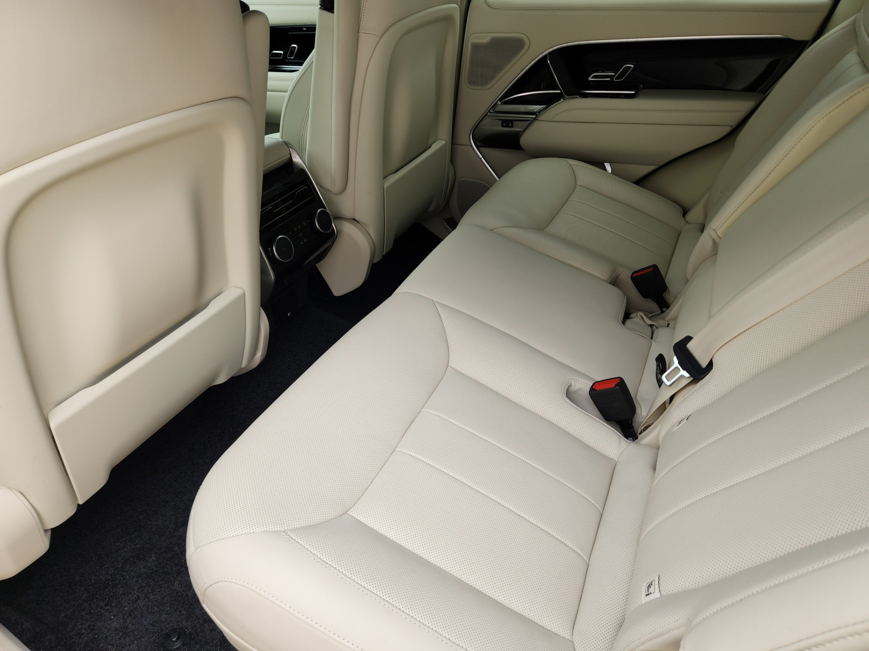 Certified 2025 Land Rover Range Rover SE AWD/4WD image 25