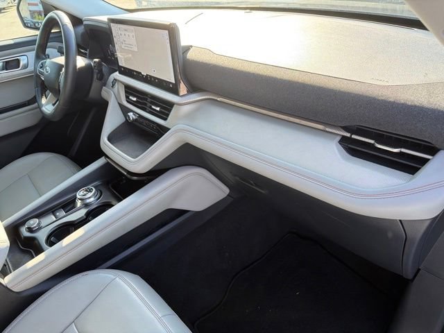 Used 2025 Ford Explorer Active w/ Active Comfort Package RWD image 11