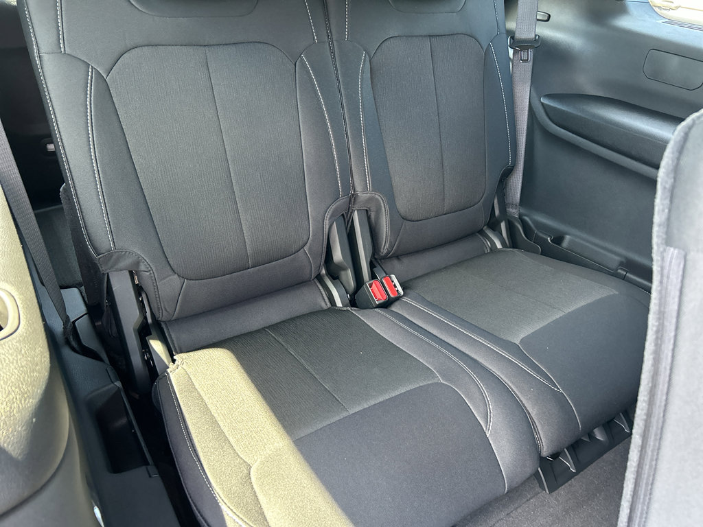 New 2025 Jeep Grand Cherokee L Laredo image 28