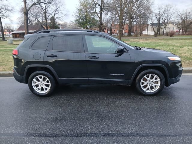 Used 2016 Jeep Cherokee Sport image 10