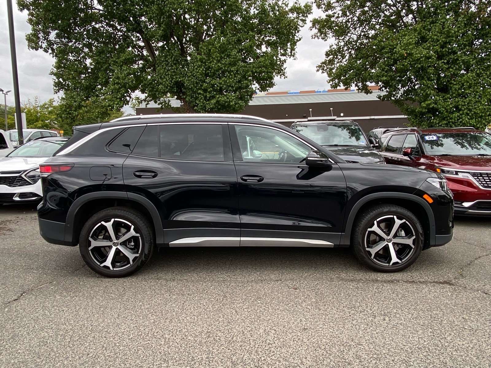 Certified 2026 Volkswagen Tiguan SE AWD/4WD image 2