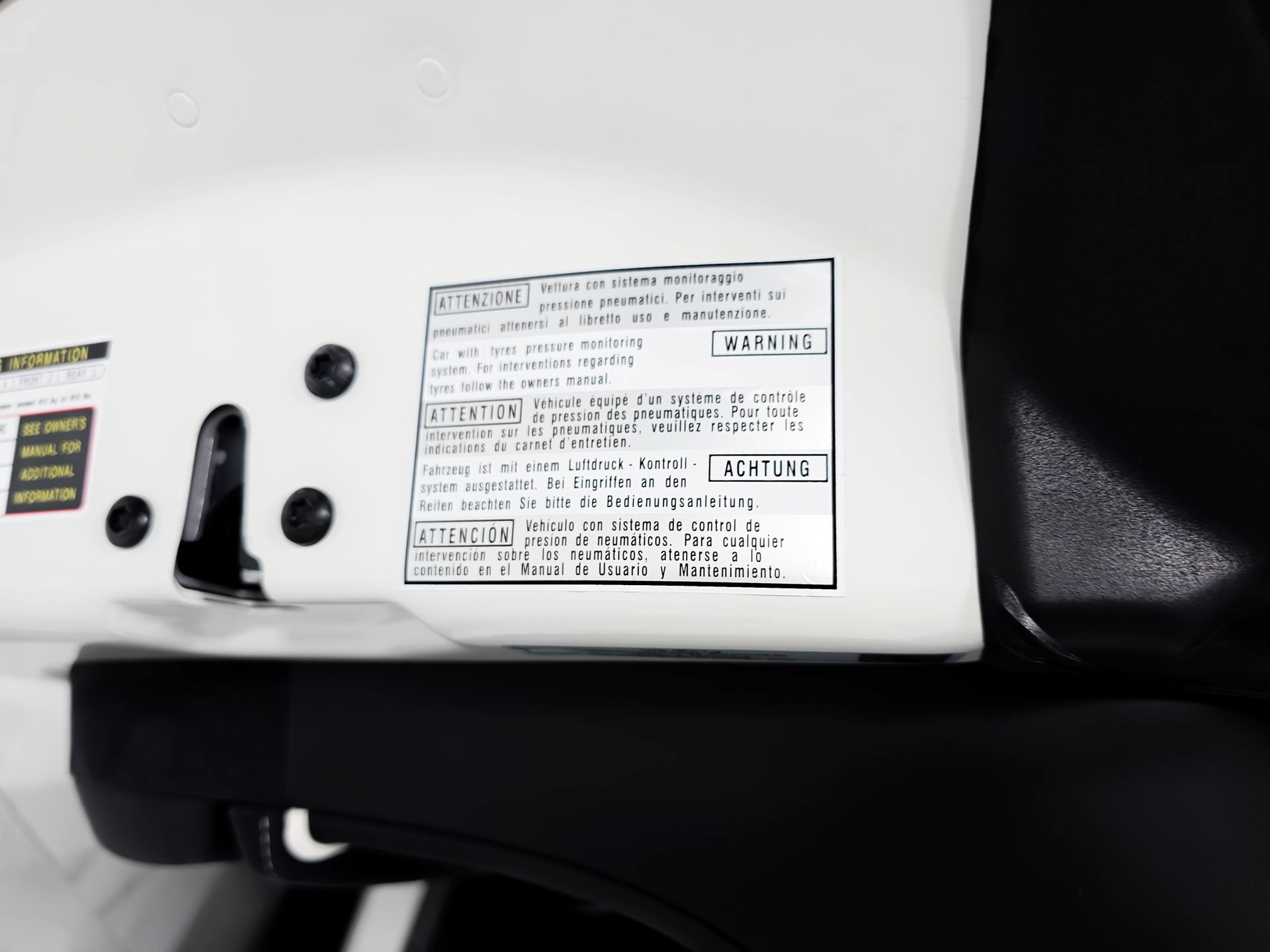 Used 2025 Ferrari Roma Spider RWD image 33