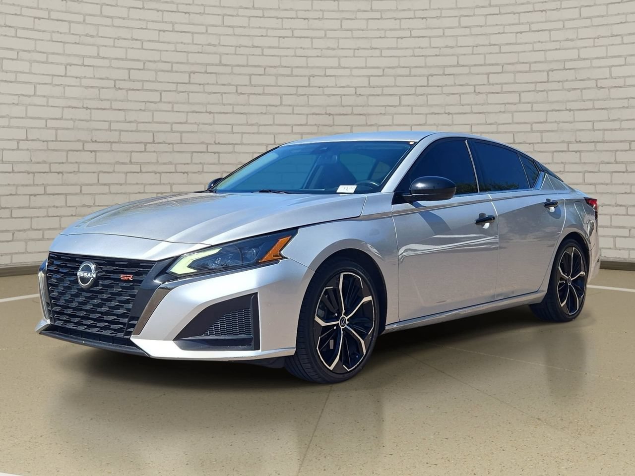 Certified 2023 Nissan Altima 2.5 SR FWD image 1