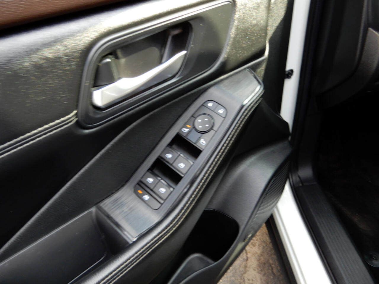 Used 2023 Nissan Rogue SV w/ SV Premium B Package image 28