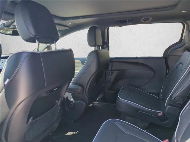 New 2026 Chrysler Pacifica Limited image 14