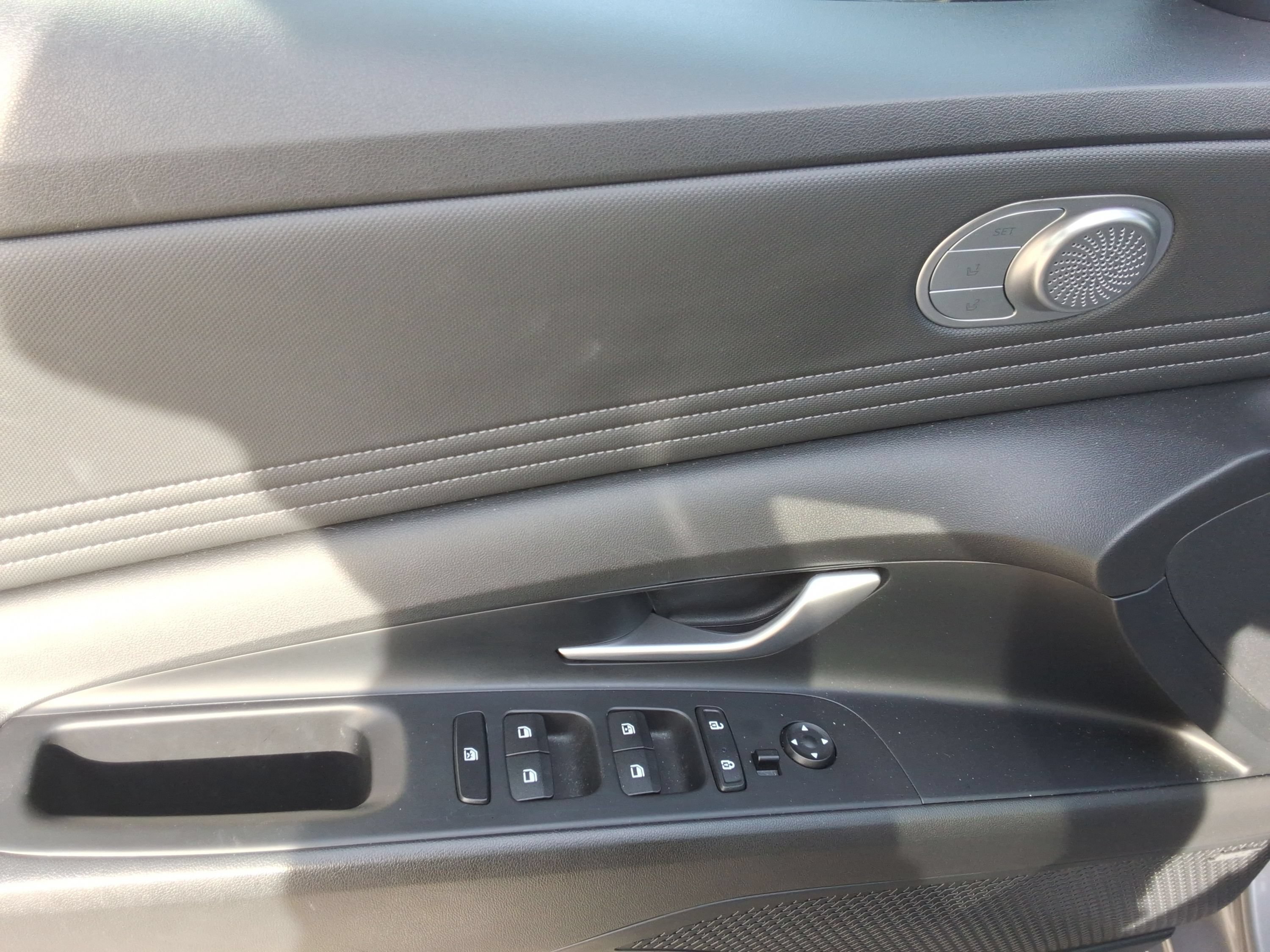 Used 2023 Hyundai Elantra Limited FWD image 34