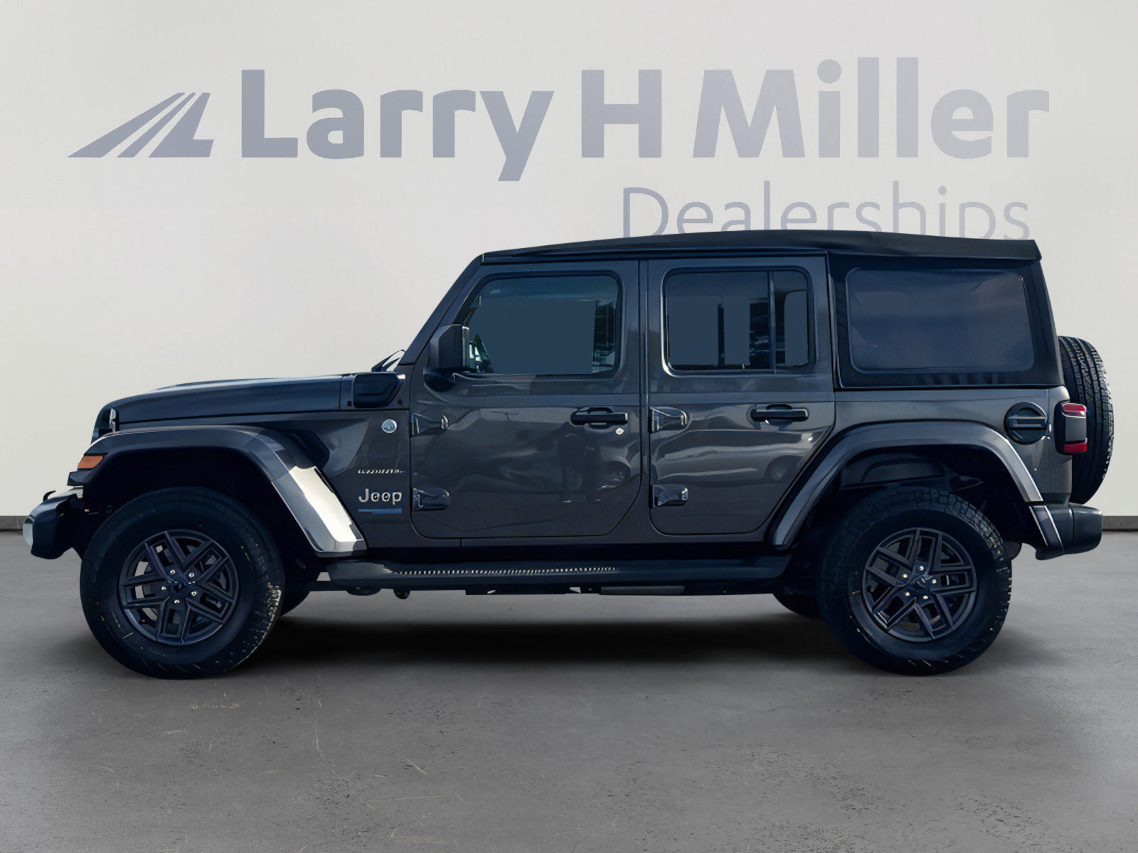 Used 2021 Jeep Wrangler Unlimited Sahara w/ Cold Weather Group image 2