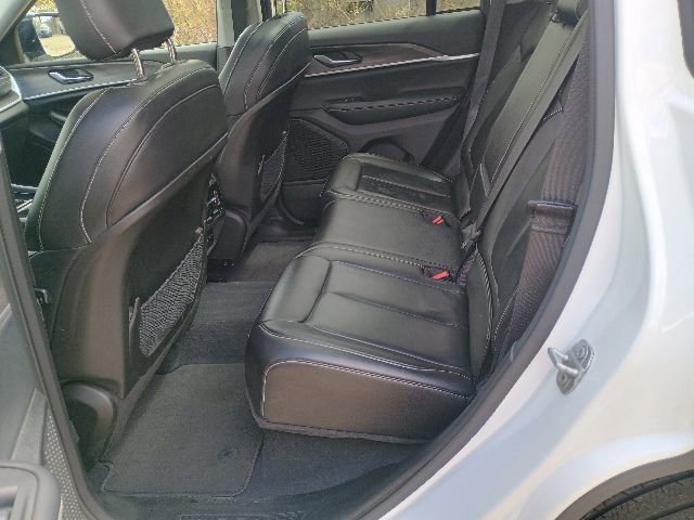 Used 2023 Jeep Grand Cherokee Limited w/ Black Appearance Package AWD/4WD image 21