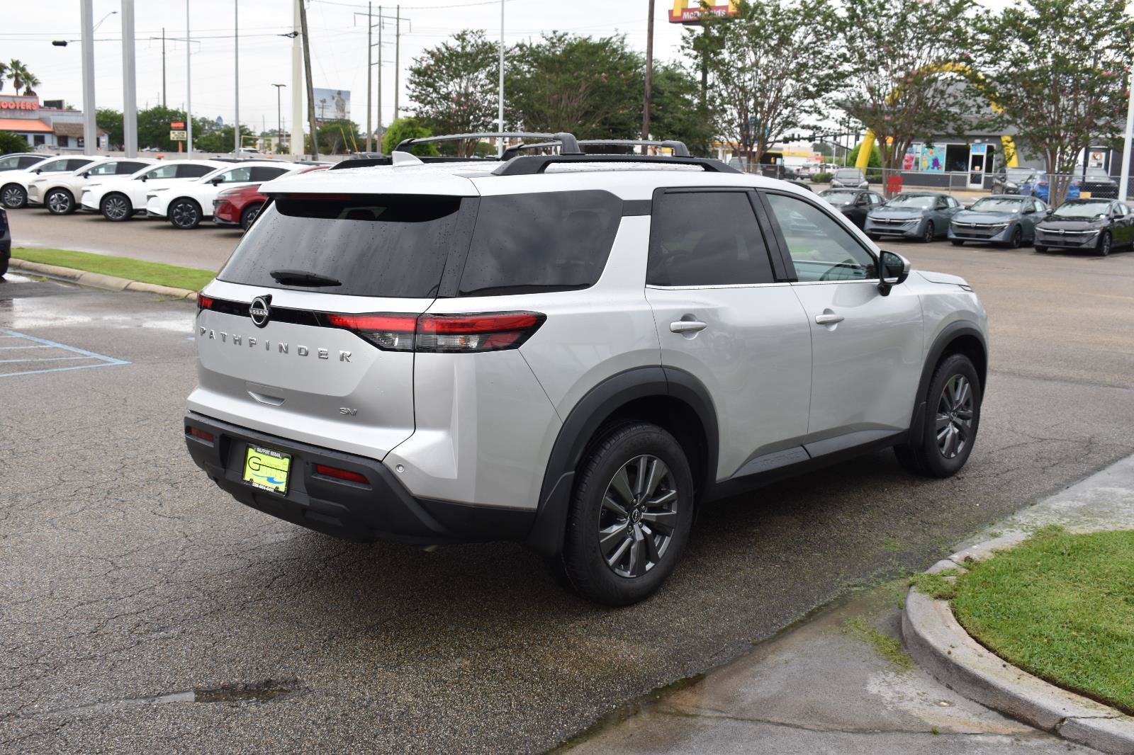 Used 2024 Nissan Pathfinder SV FWD image 12