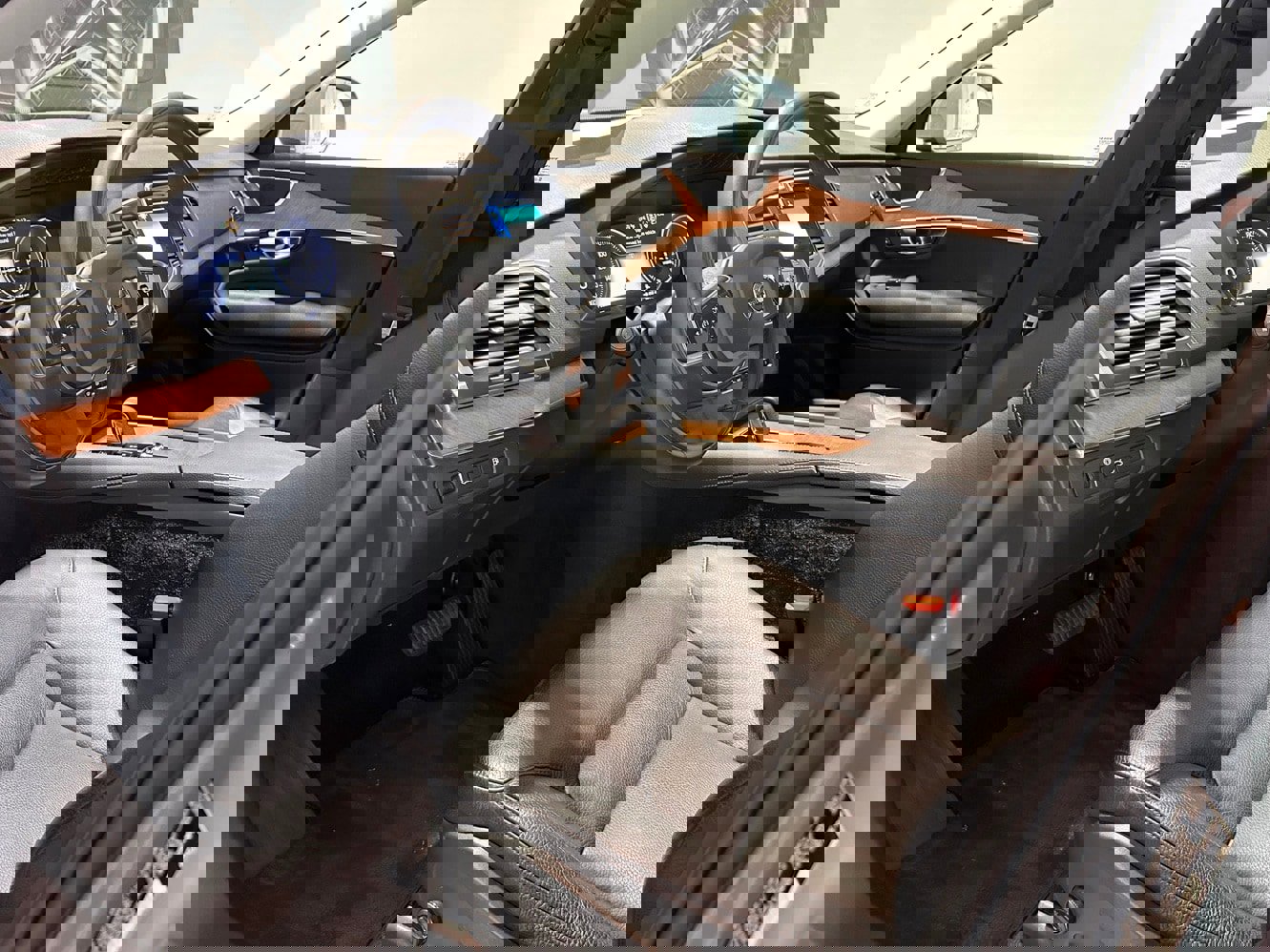 Used 2021 Volvo XC90 T8 Inscription Expression w/ Climate Package image 9