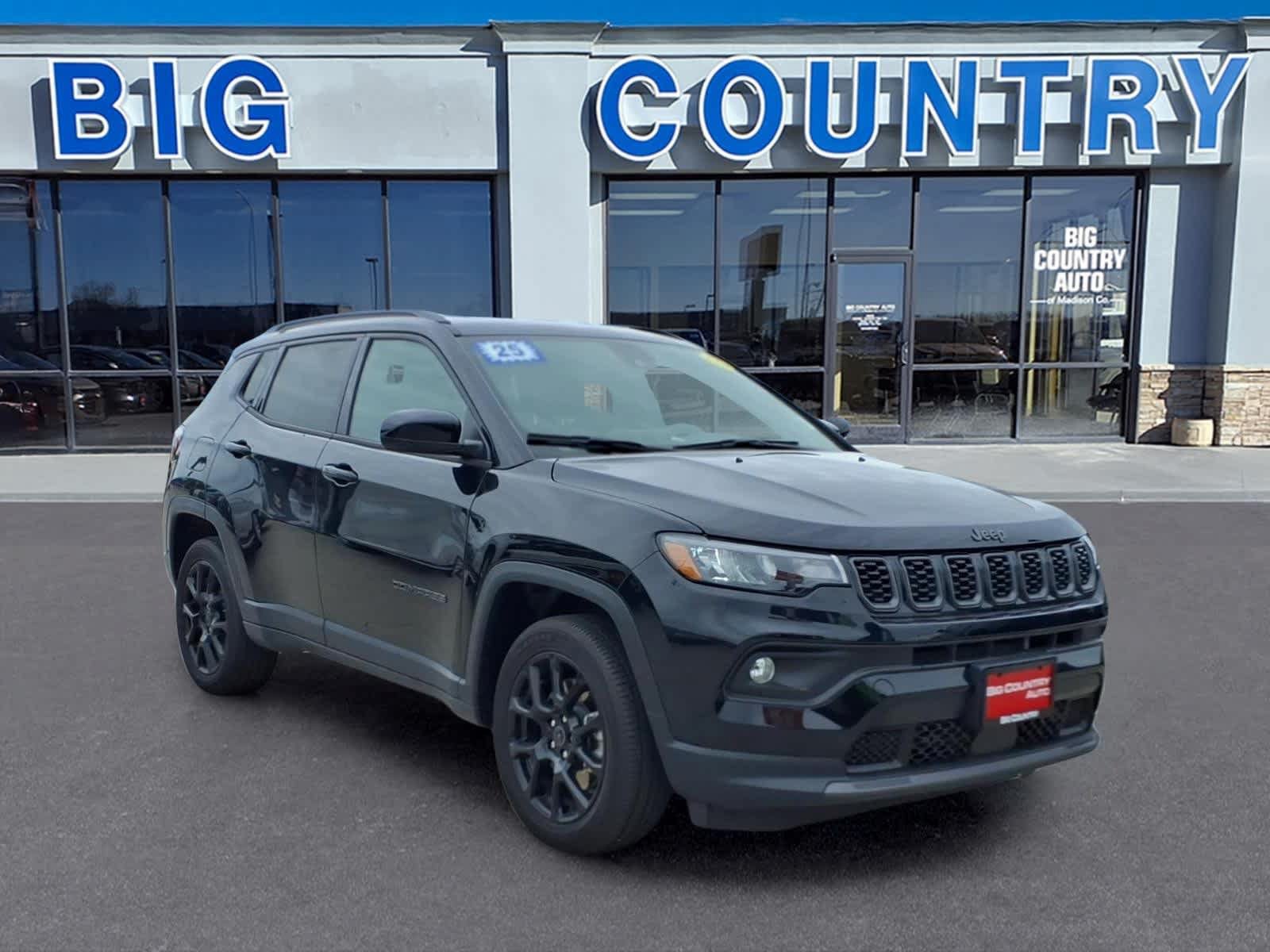 Used 2025 Jeep Compass Latitude w/ Altitude Special Edition AWD/4WD image 3