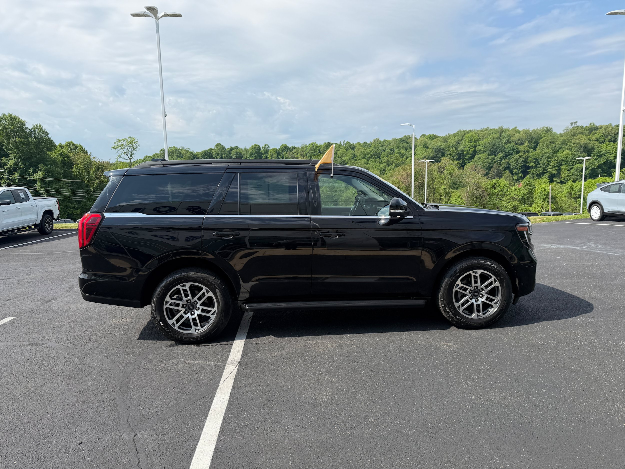 Certified 2025 Ford Expedition Active AWD/4WD image 5