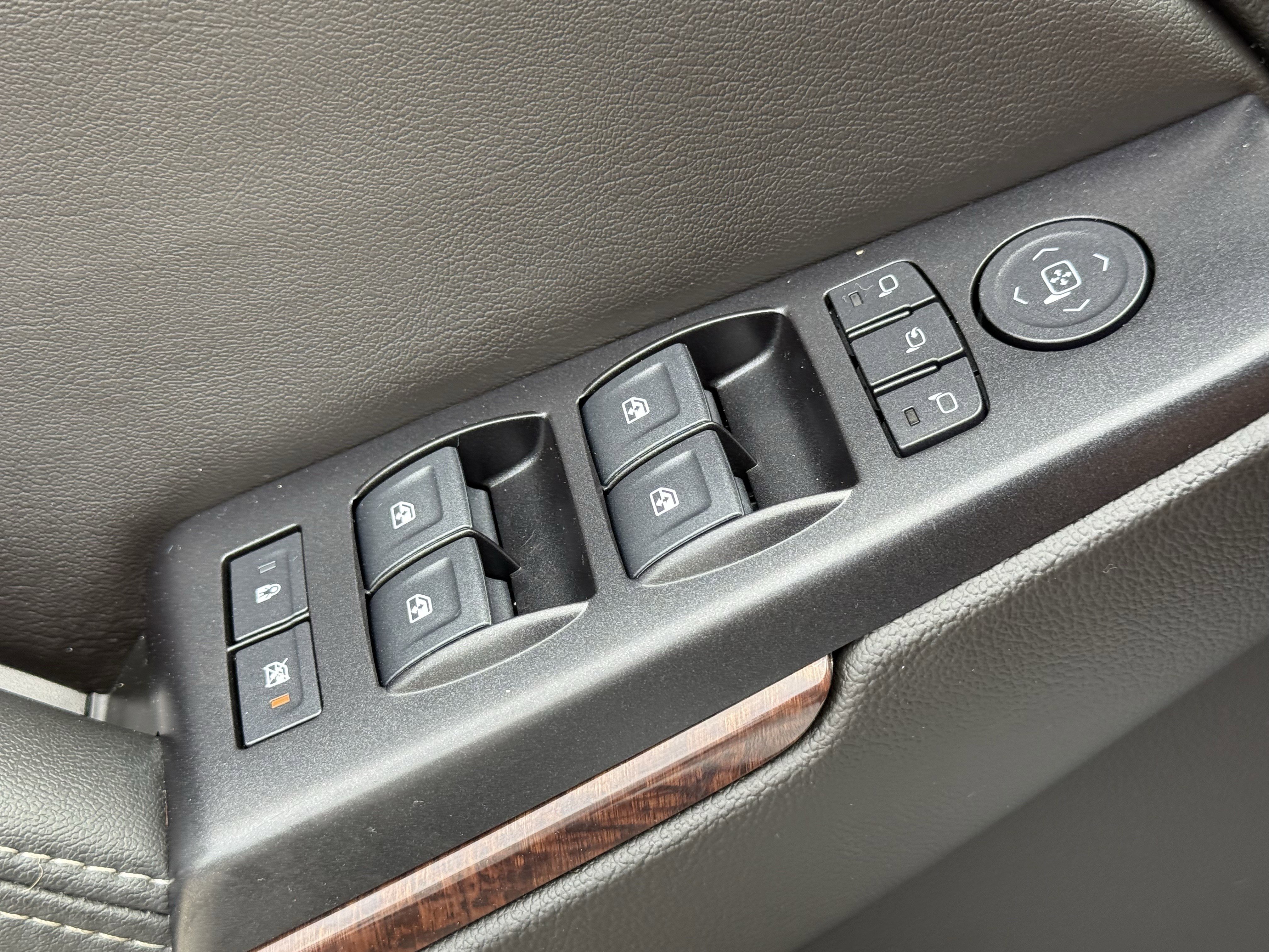 Used 2018 GMC Yukon SLT w/ Premium Edition image 25