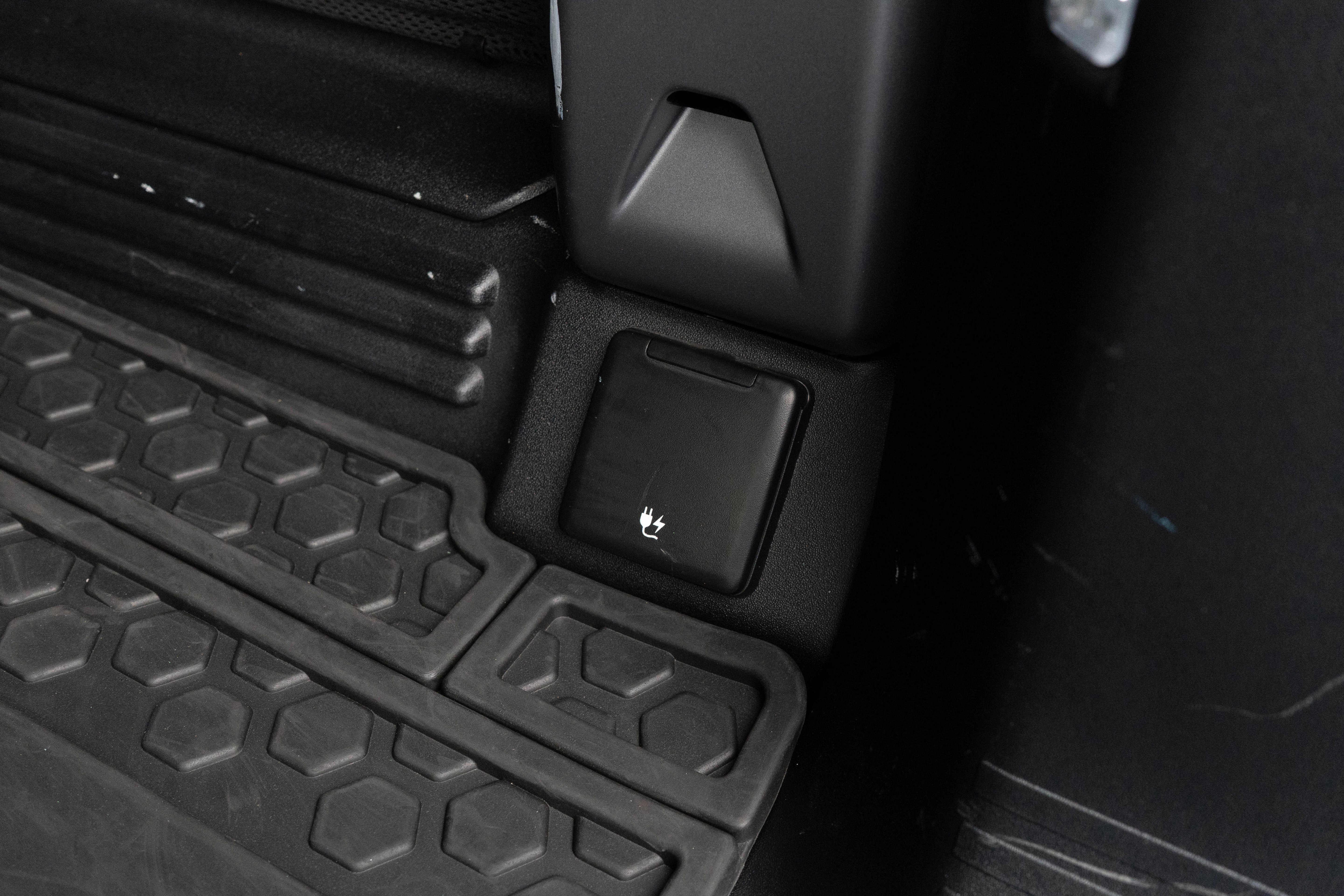 Used 2023 Land Rover Defender 110 Carpathian Edition image 30