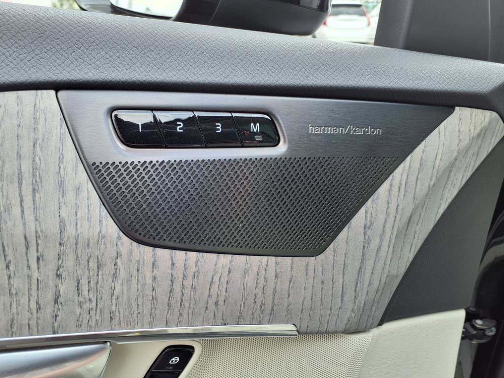 Certified 2023 Volvo XC90 T8 Plus w/ Protection Package image 10