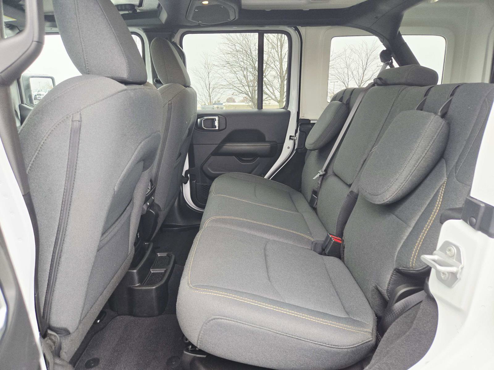 Used 2025 Jeep Wrangler Sahara AWD/4WD image 13