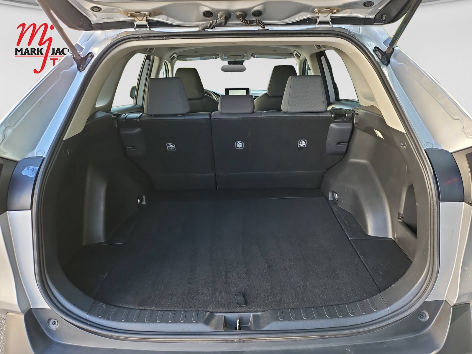 Used 2024 Toyota RAV4 XLE FWD image 19