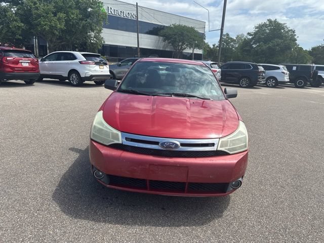 Used 2010 Ford Focus SE FWD image 2