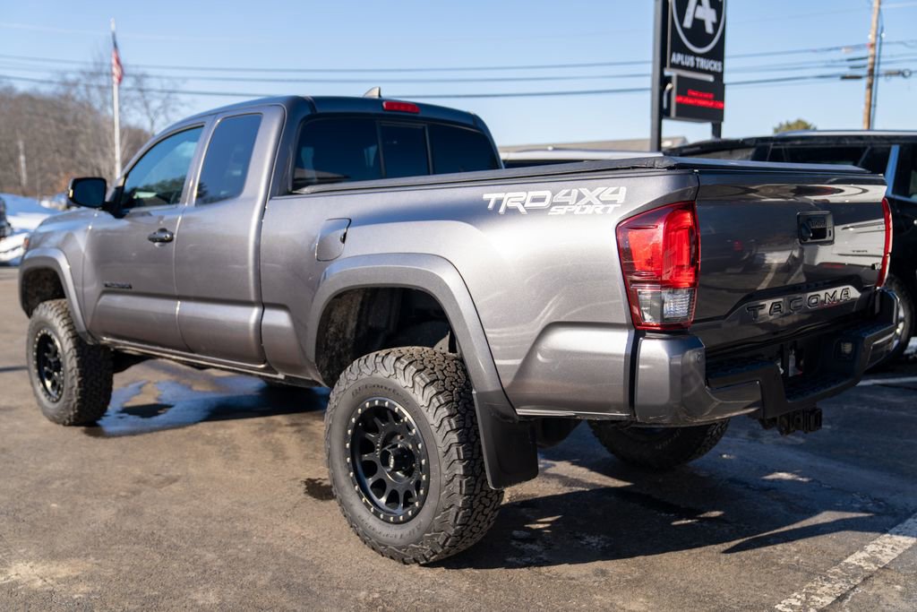 Used 2018 Toyota Tacoma TRD Sport w/ Technology Package image 4