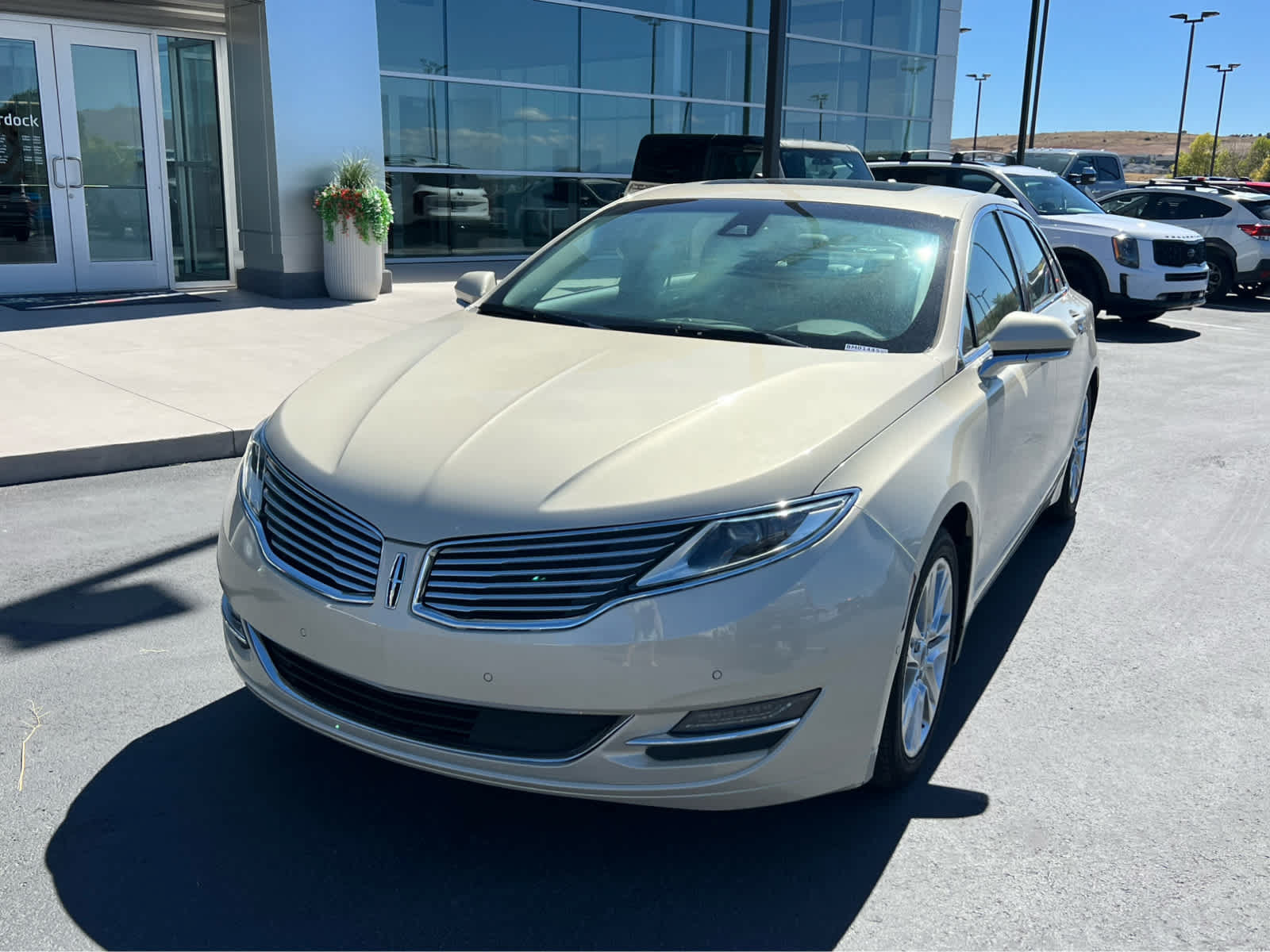 Used 2014 Lincoln MKZ Hybrid w/ Equipment Group 202A Reserve FWD image 2