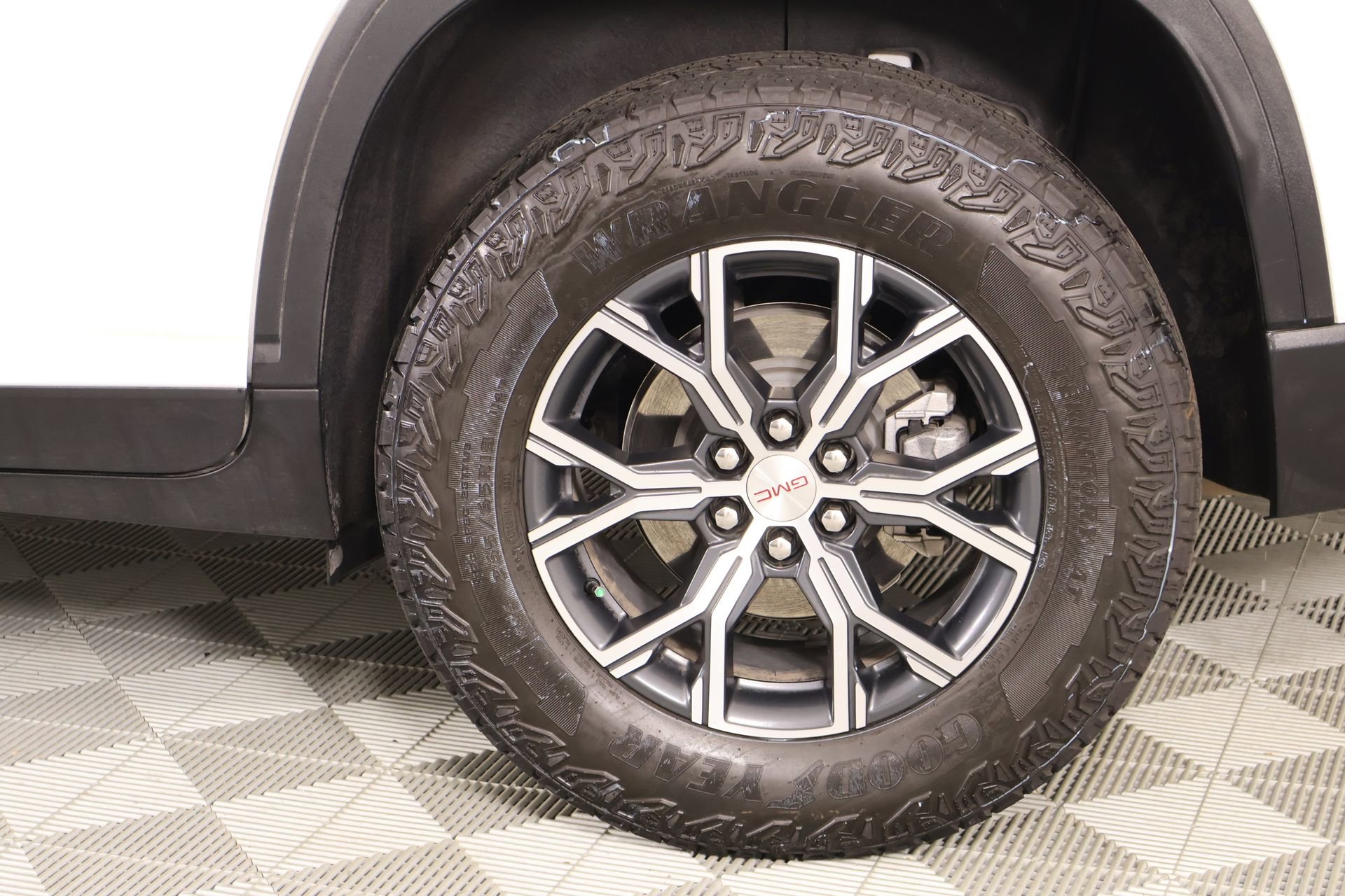 Used 2026 GMC Acadia AT4 w/ Luxury Package AWD/4WD image 22