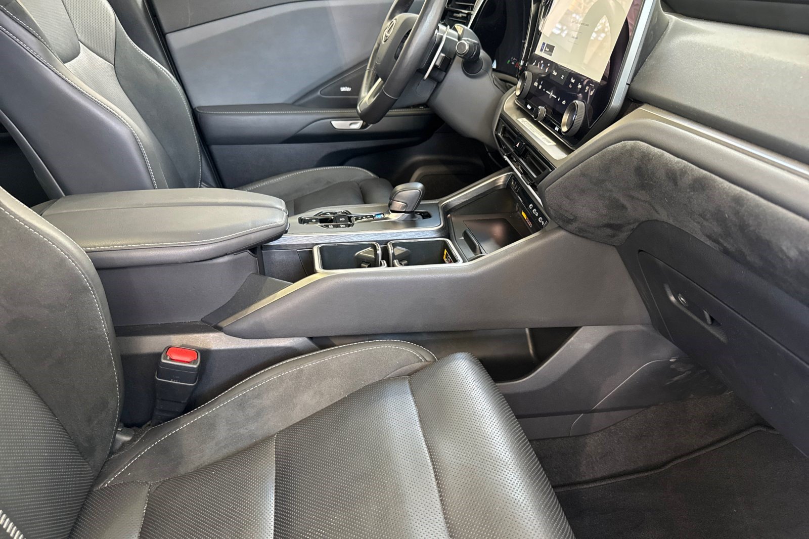 Certified 2026 Lexus TX 550h AWD Plug-In Hybrid w/ Technology Package image 21