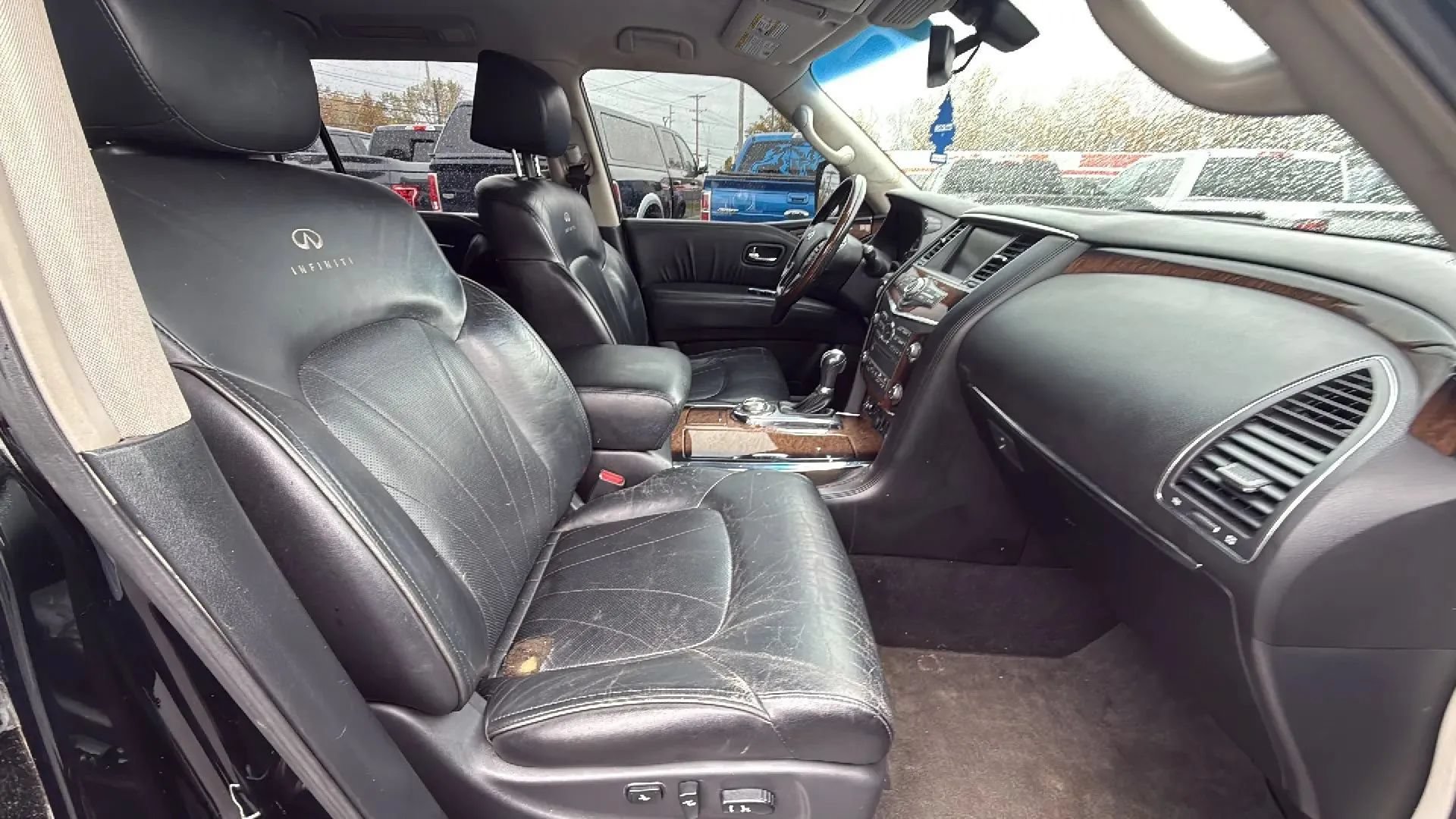 Used 2012 INFINITI QX56 4WD w/ Deluxe Touring Pkg image 18