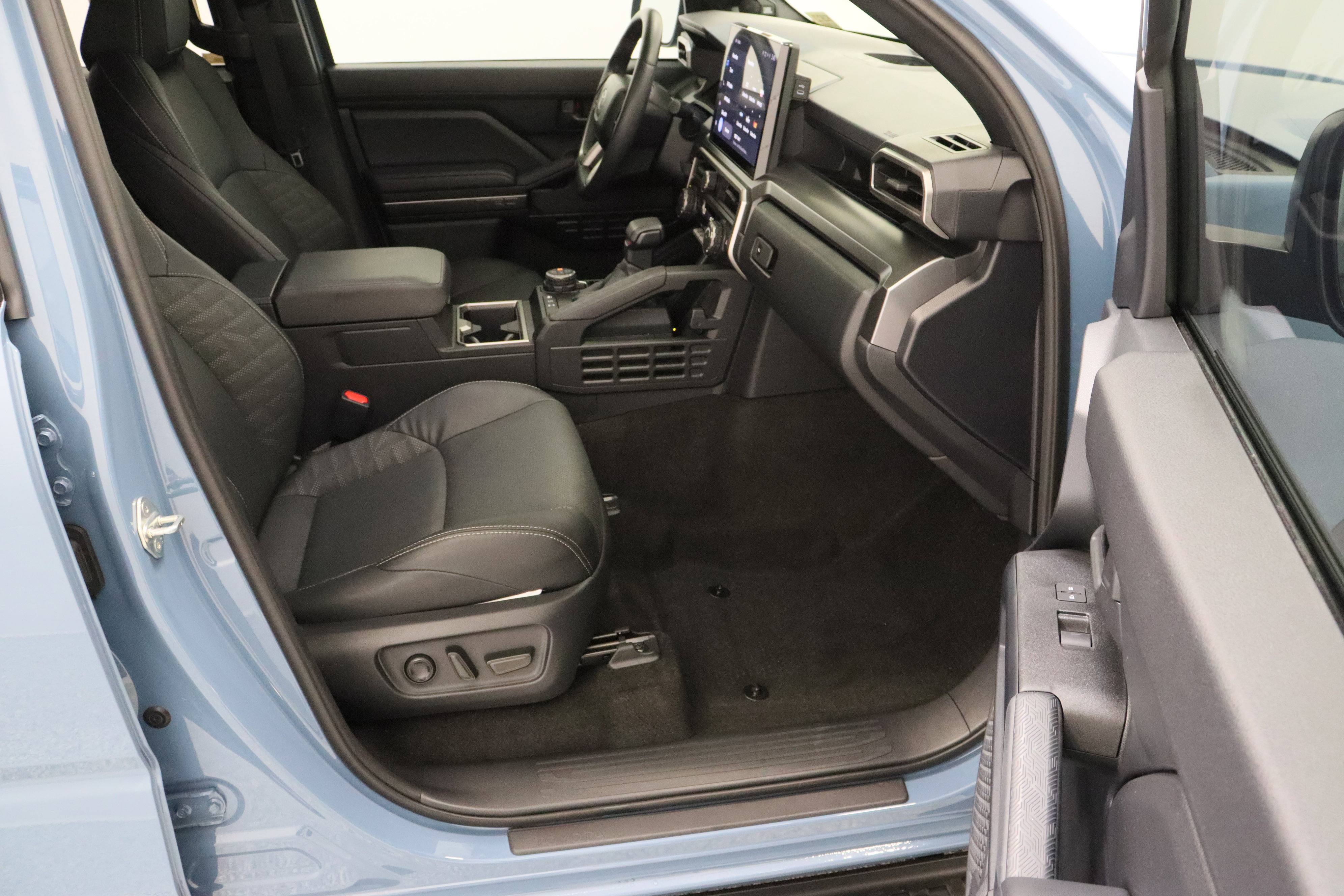 Certified 2025 Toyota 4Runner TRD Off-Road Premium w/ Tow Technology Package image 42