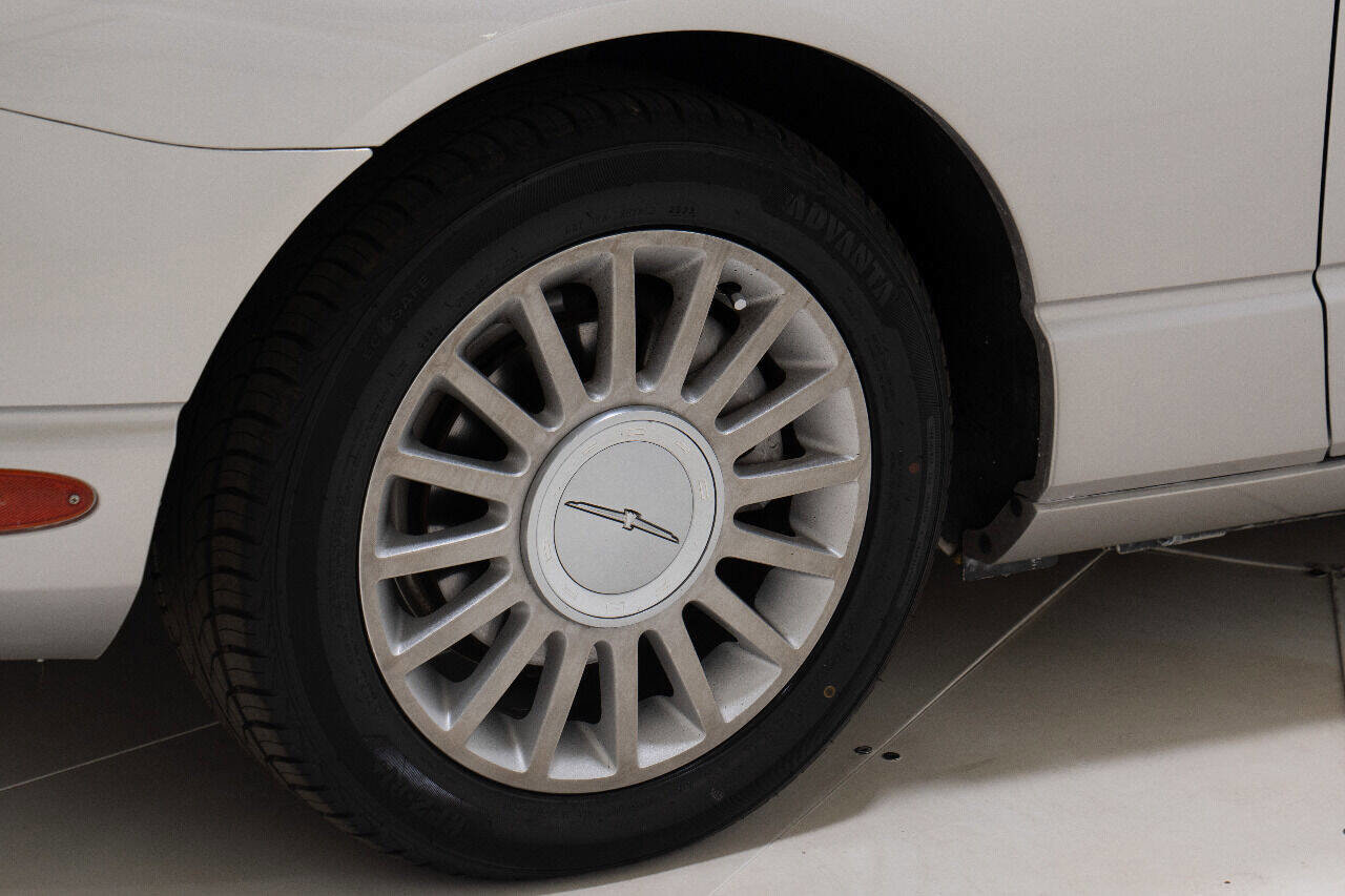 Used 2005 Ford Thunderbird Deluxe image 43