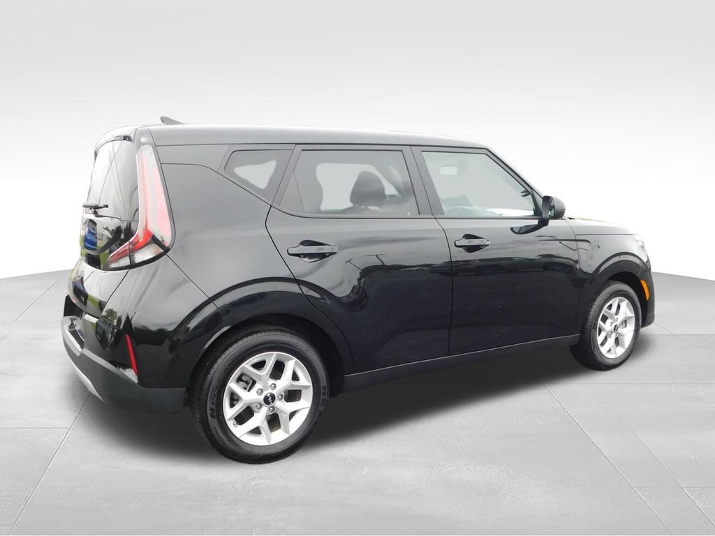 Used 2025 Kia Soul LX w/ LX Technology Package FWD image 3