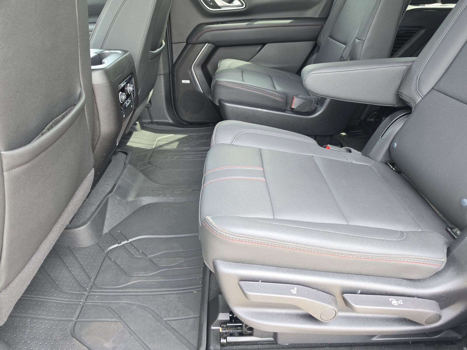 Used 2024 Chevrolet Tahoe RST w/ Luxury Package AWD/4WD image 7