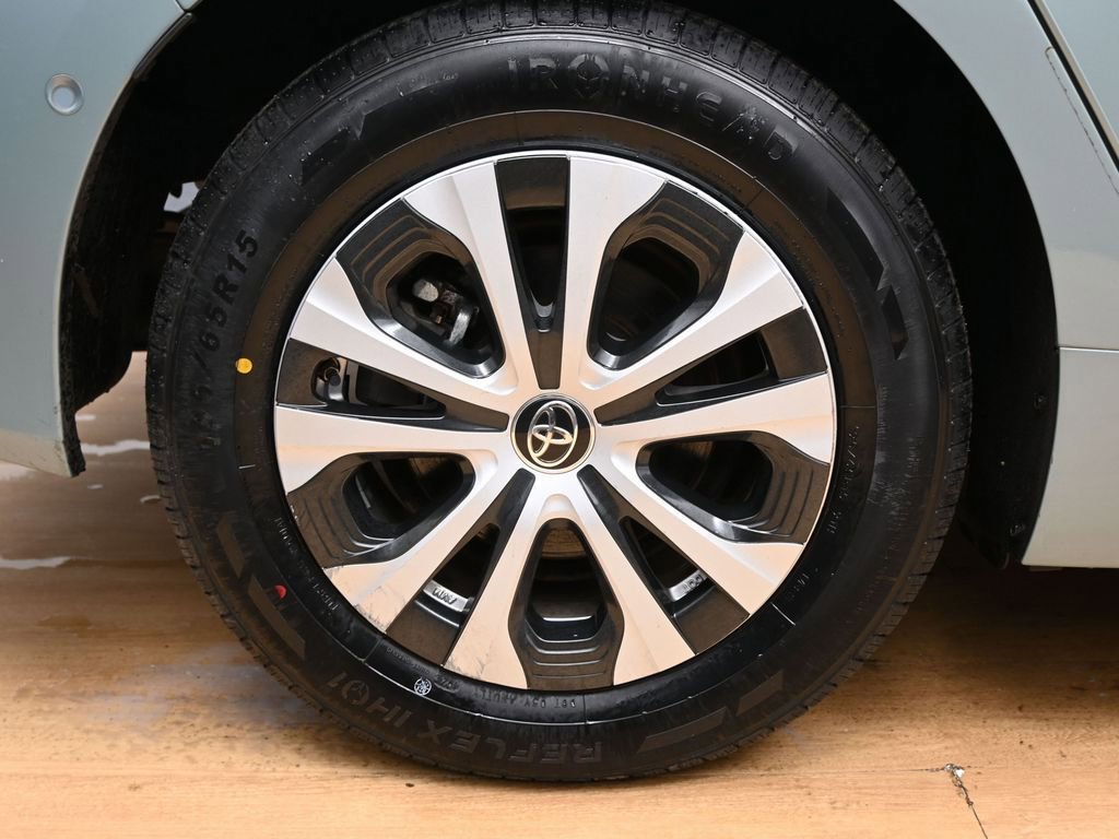 Used 2019 Toyota Prius LE image 13