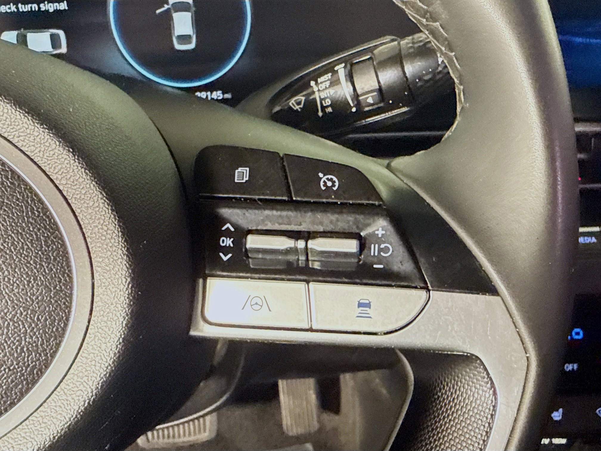 Used 2021 Hyundai Elantra Limited image 15