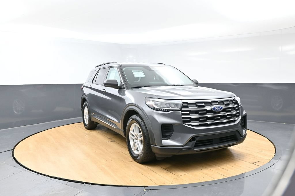 Used 2025 Ford Explorer Active RWD image 3