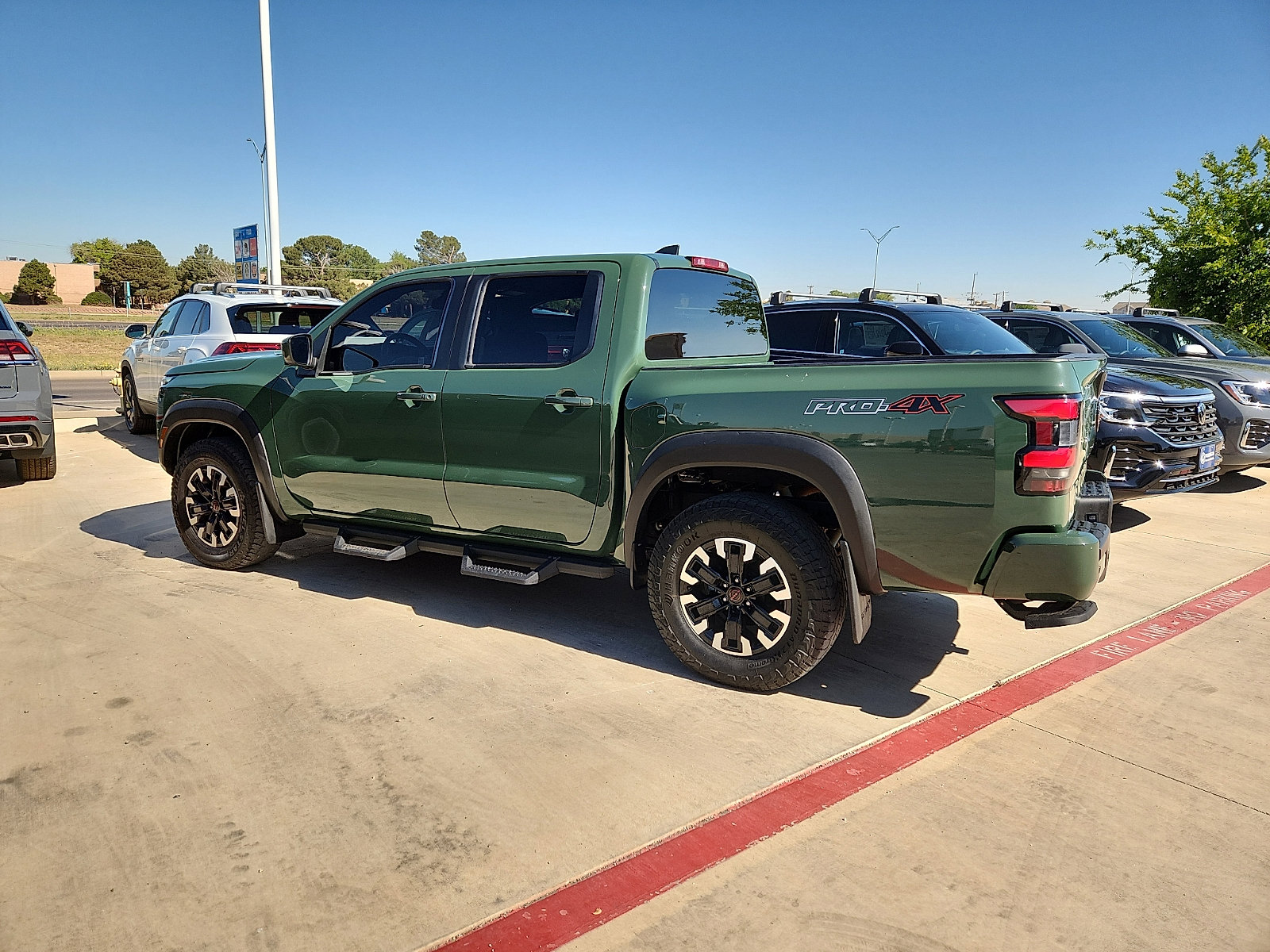 Used 2022 Nissan Frontier PRO-4X AWD/4WD image 4
