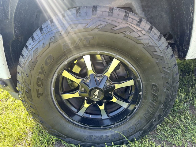 Used 2013 GMC Sierra 2500 Denali w/ Suspension Package, Off-Road image 17