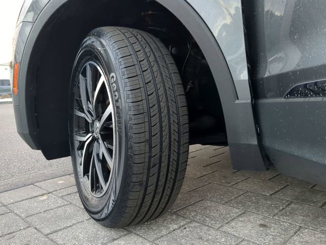 Certified 2021 Volkswagen Tiguan SE image 33