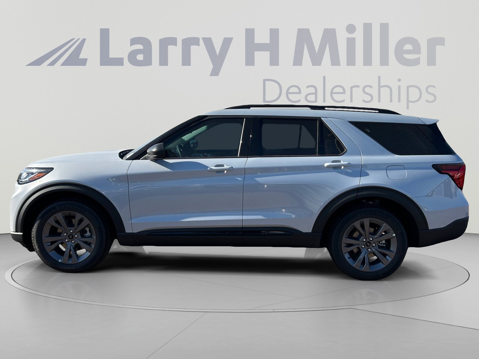 New 2026 Ford Explorer Active w/ Active Comfort Package AWD/4WD image 2